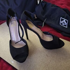 Selling Women Shoes / Heels